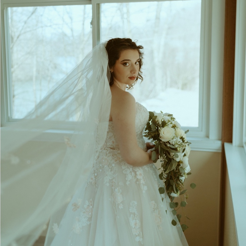 David's Bridal White Floral Wedding Dress - Picture 4 of 4